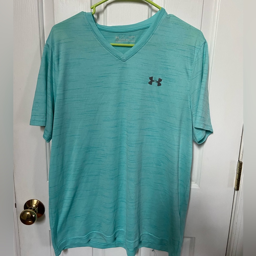 Under Armour Shirt Men’s Sz Lg. Aqua T-Shirt Loose Round Neck
